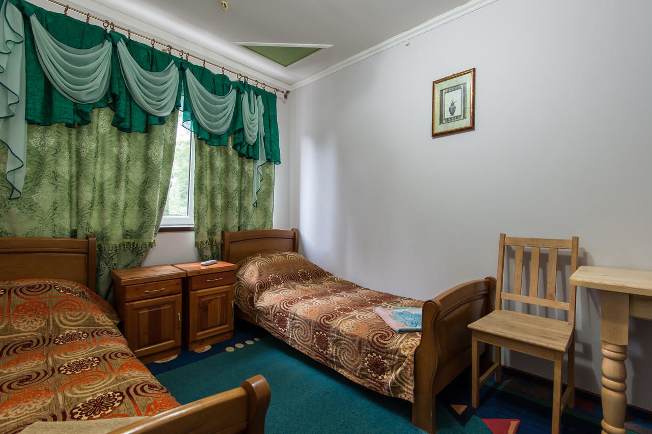 Отель Leoton Hotel Черновцы