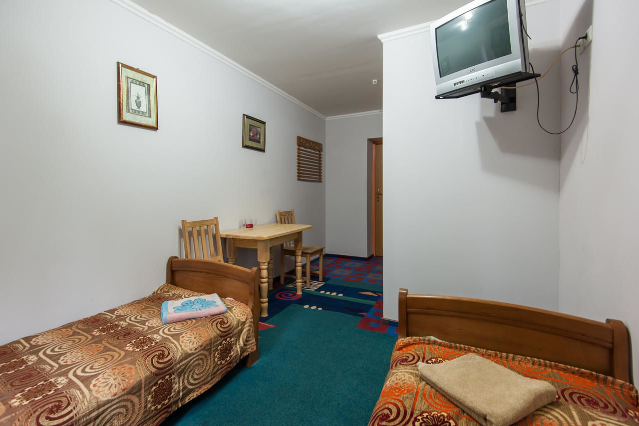 Отель Leoton Hotel Черновцы