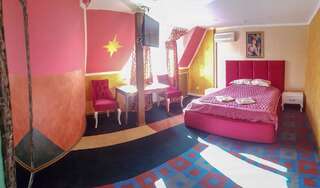 Отель Leoton Hotel Черновцы Улучшенный двухместный номер с 1 кроватью-1